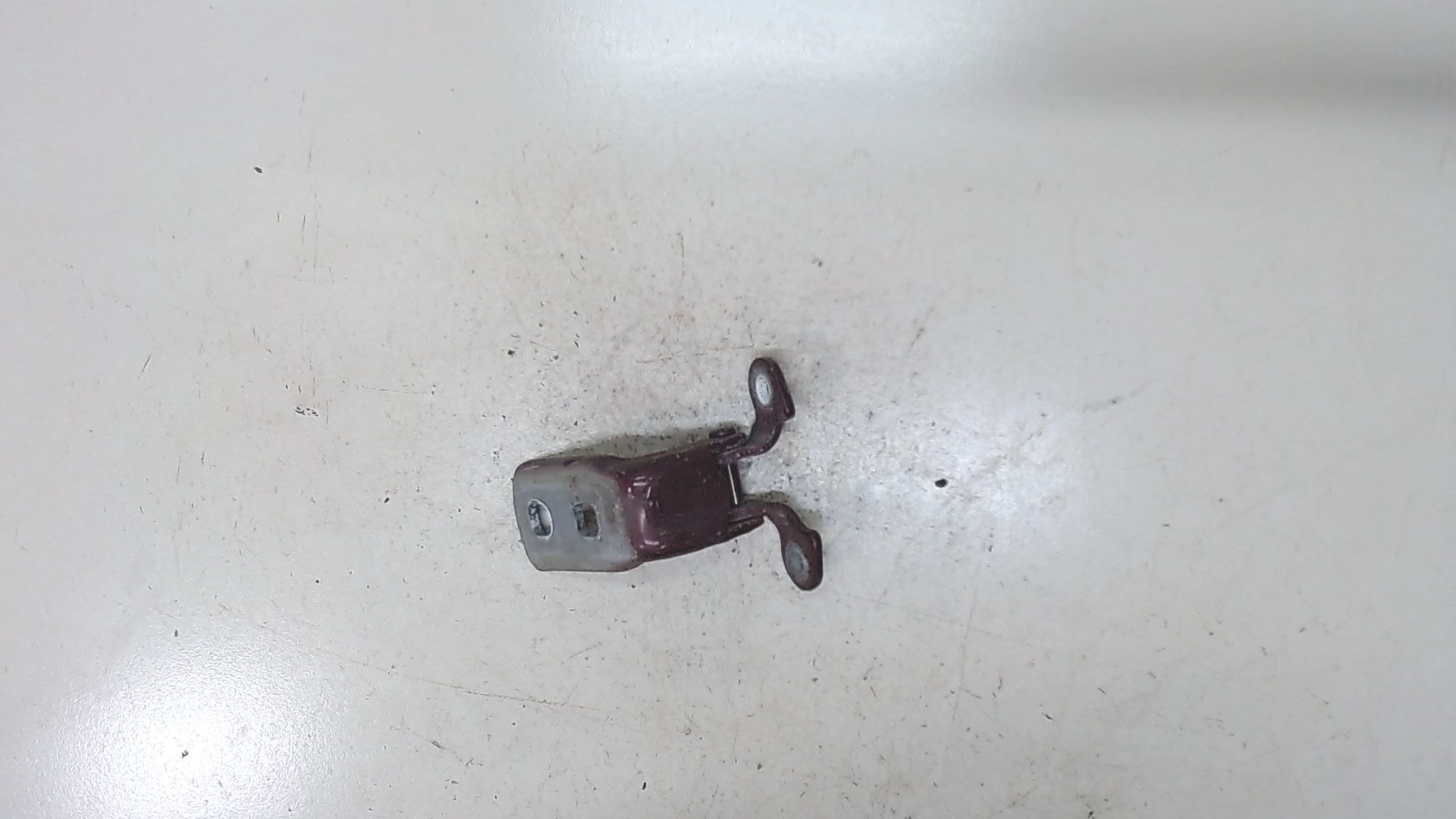 Петля двери