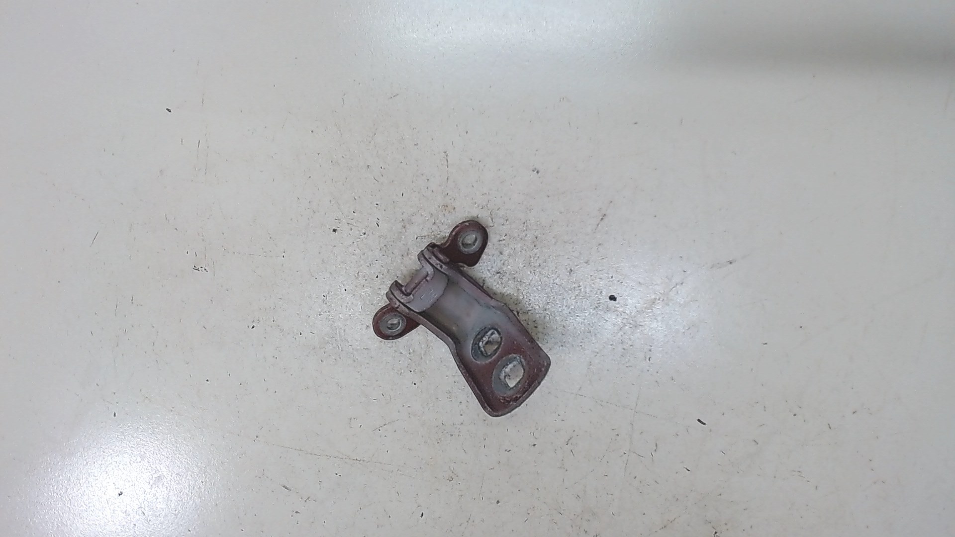 Петля двери