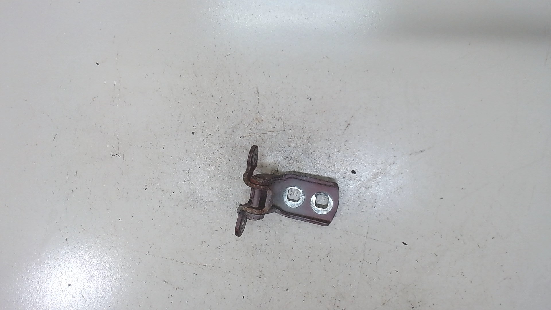 Петля двери