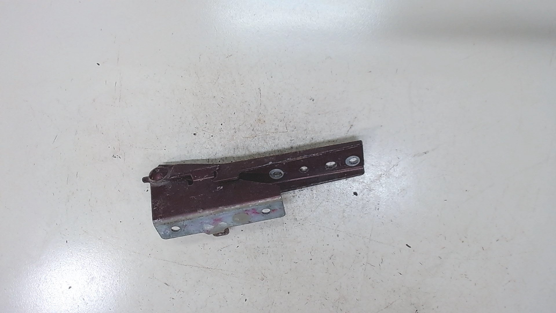 Петля капота правая