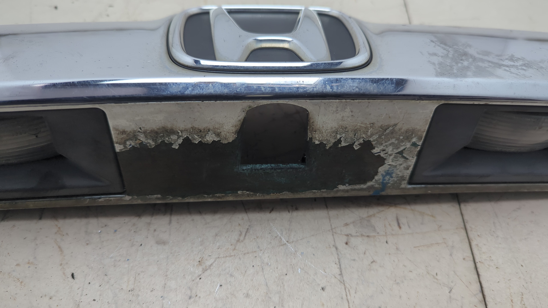 Фонарь подсветки номера