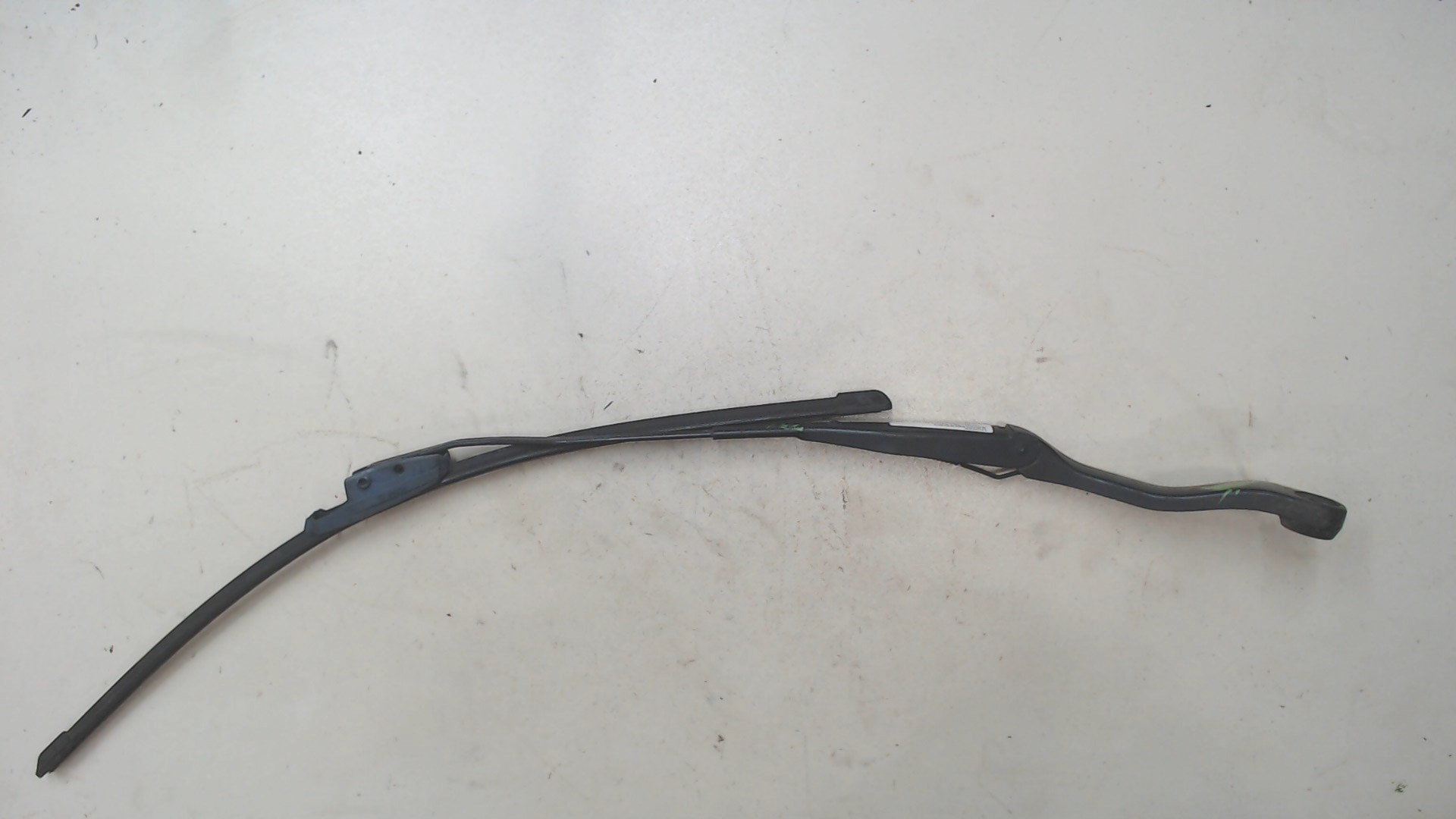 Поводок стеклоочистителя передний левый