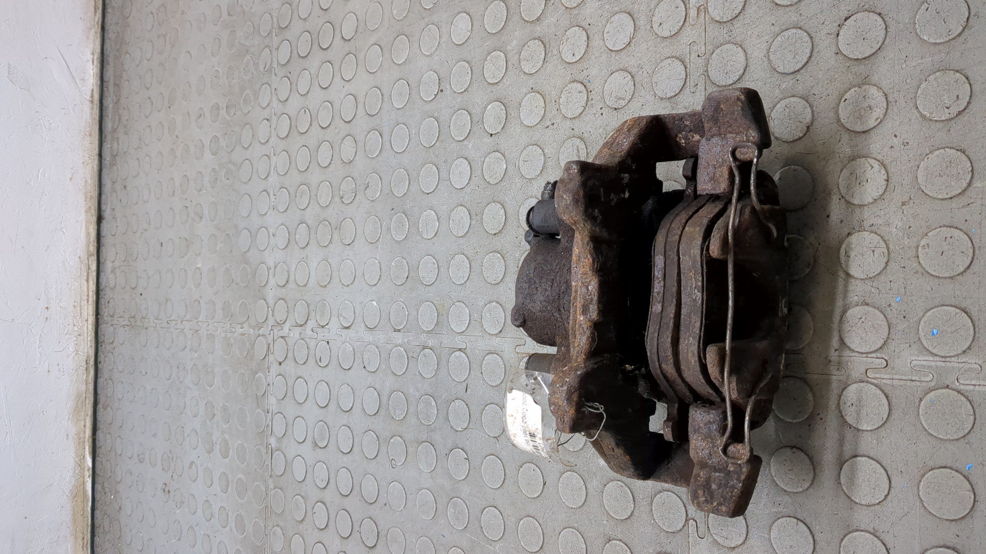 Суппорт передний правый