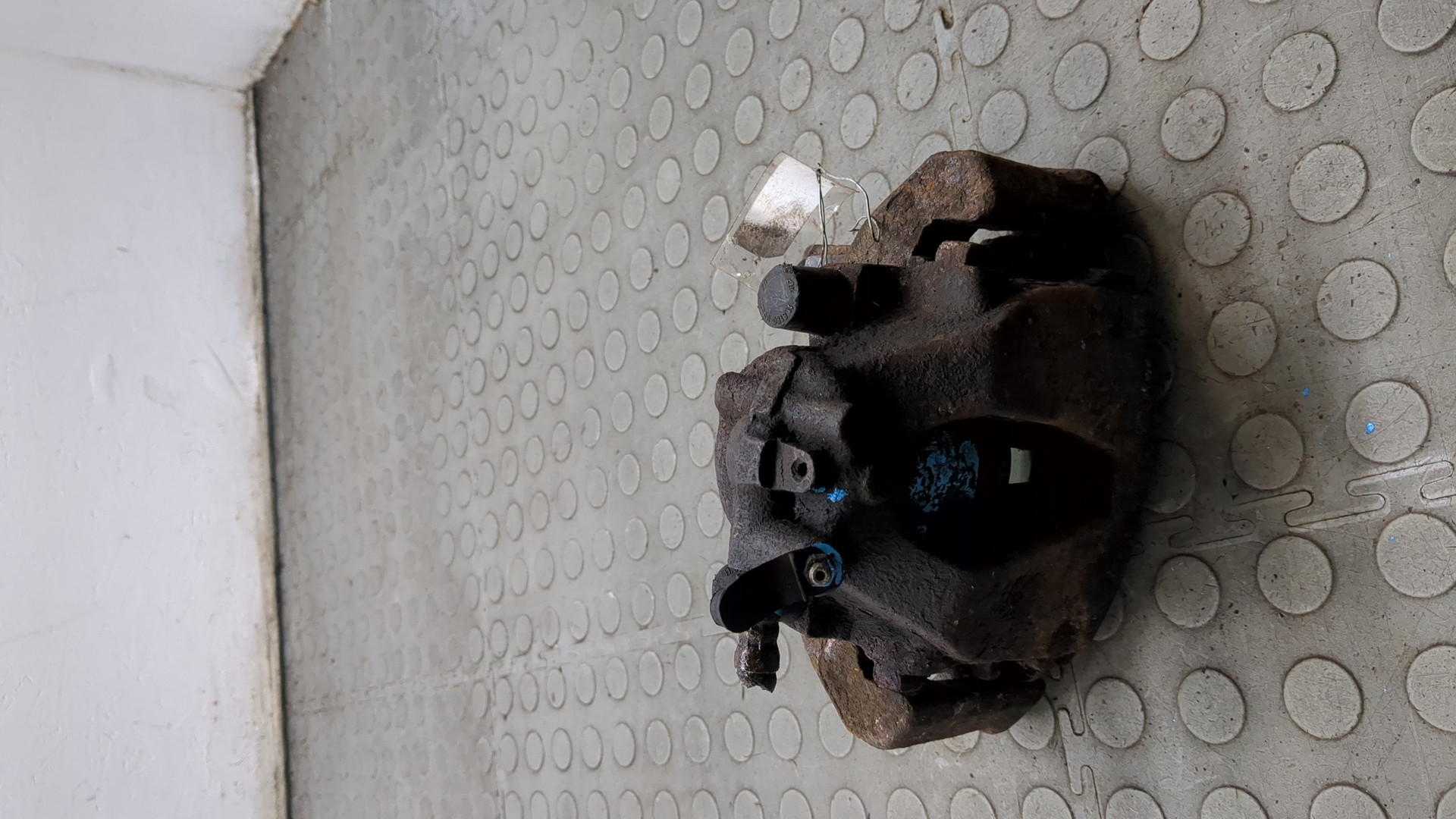 Суппорт передний правый