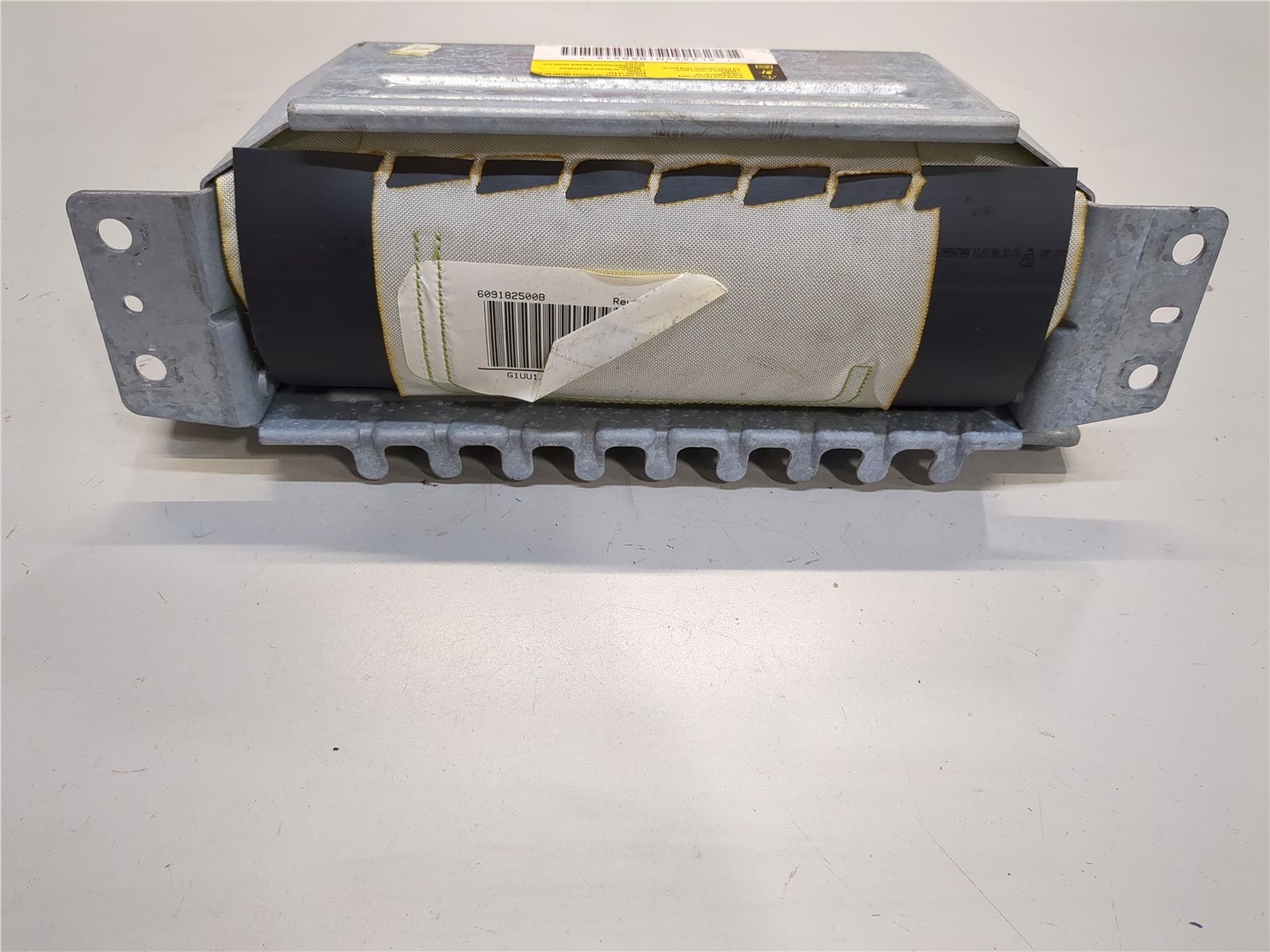 Подушка безопасности пассажирская (в торпедо)