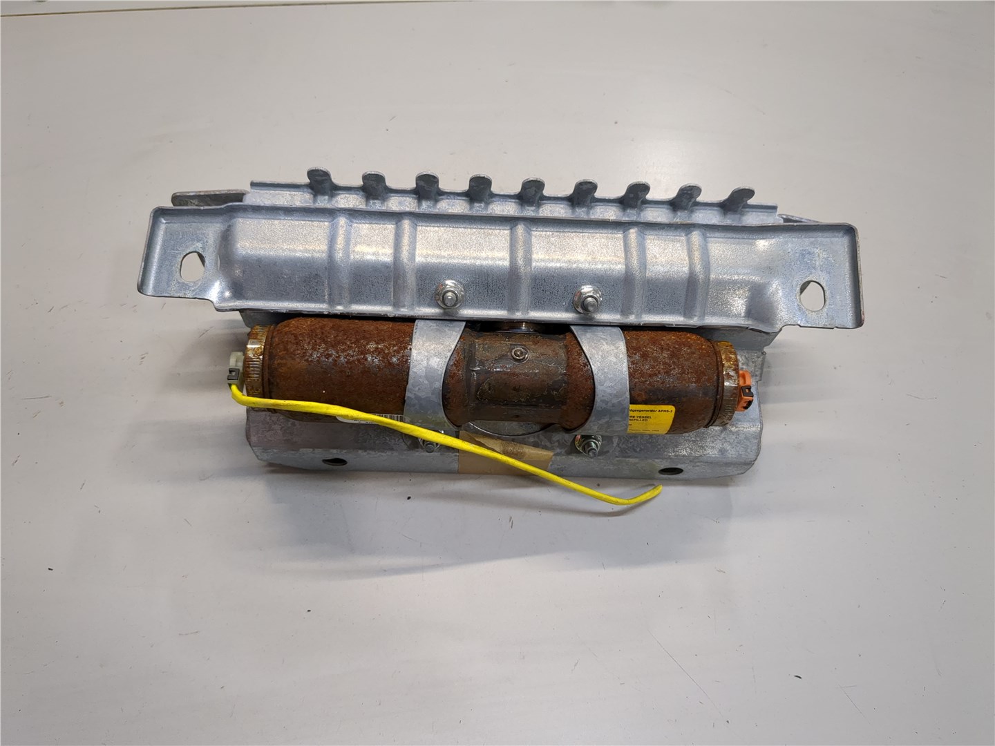 Подушка безопасности пассажирская (в торпедо)