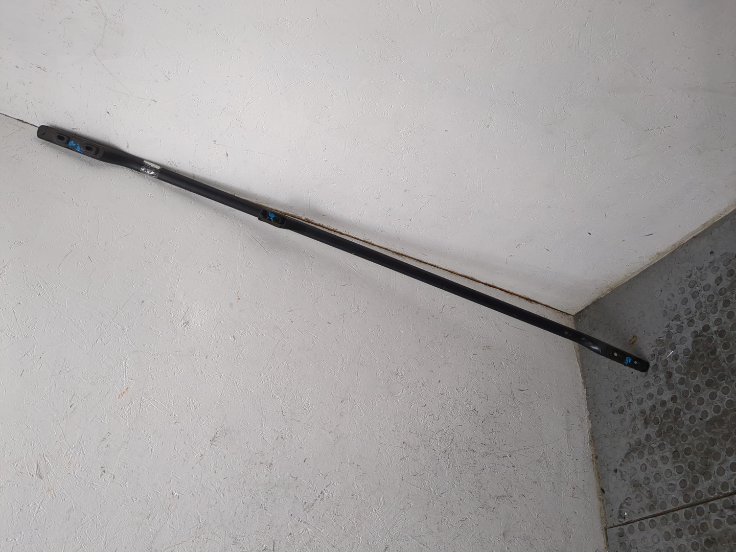 Рейлинг (релинг) левый (планка на крышу)