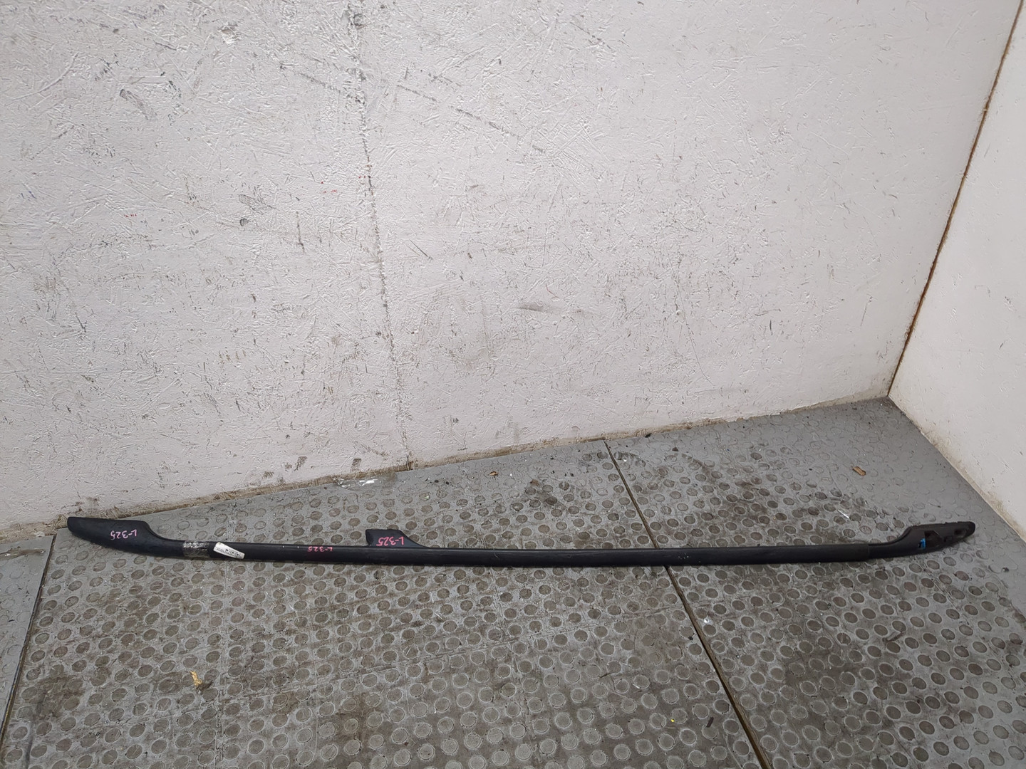 Рейлинг (релинг) левый (планка на крышу)