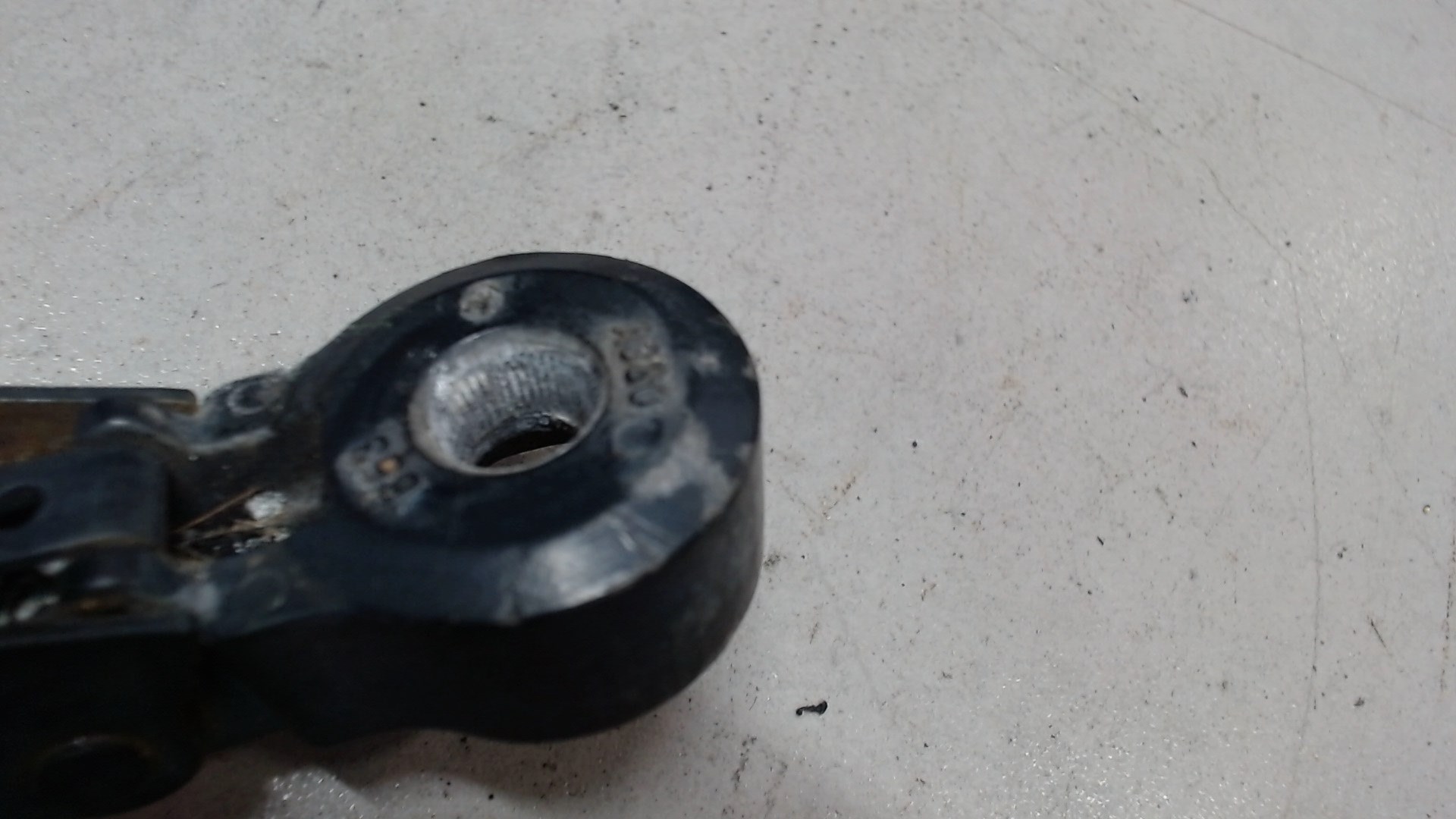 Поводок стеклоочистителя заднего