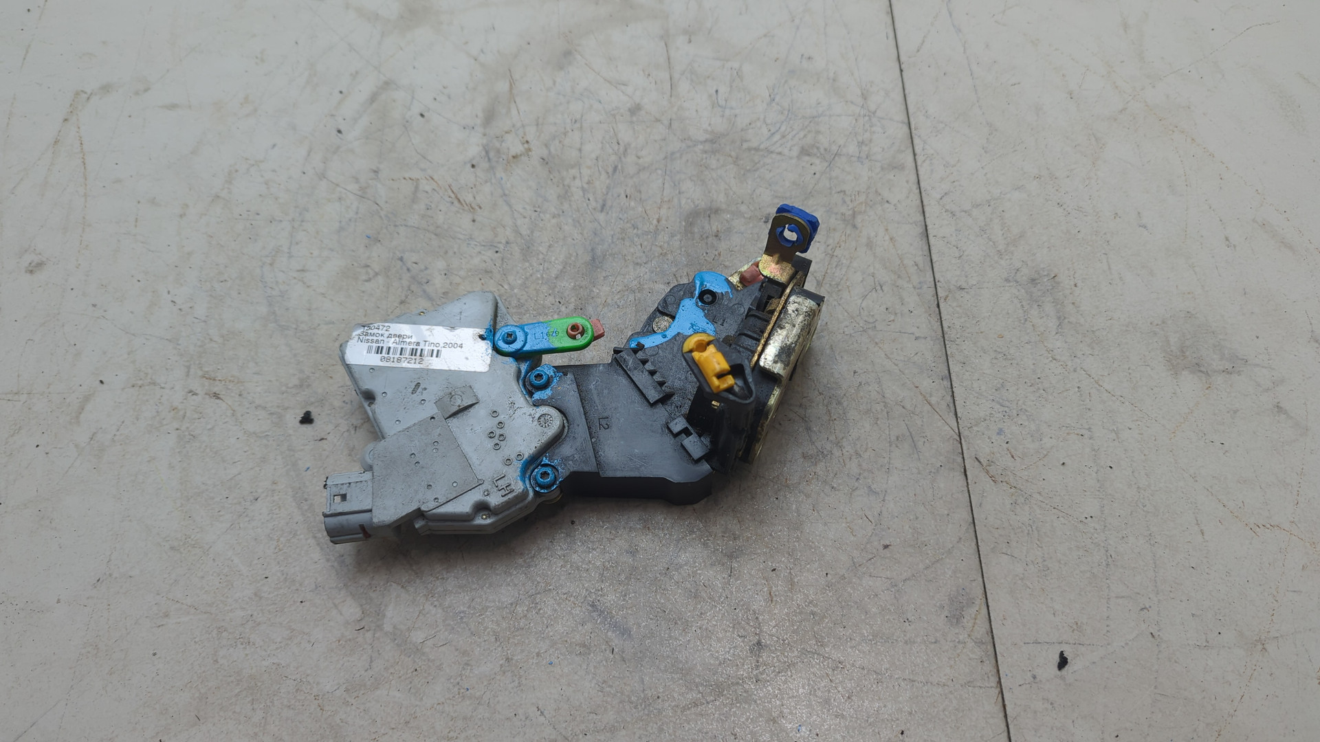 Замок двери передней левой