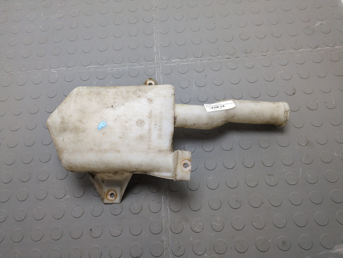 Бачок омывателя лобового стекла