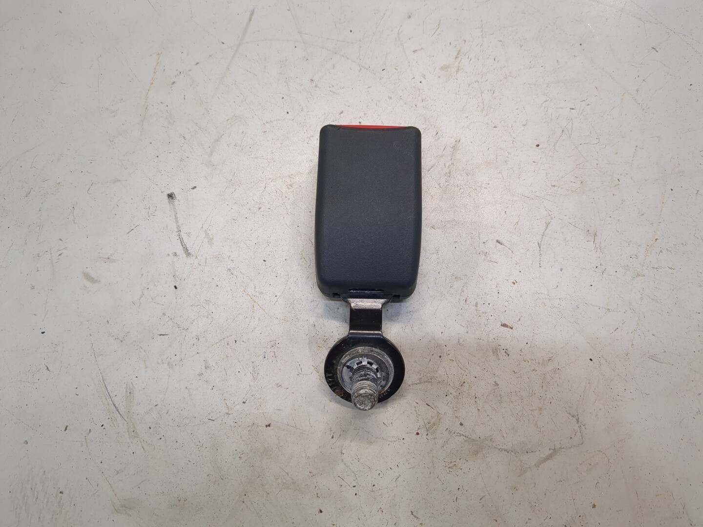 Ответная часть ремня безопасности