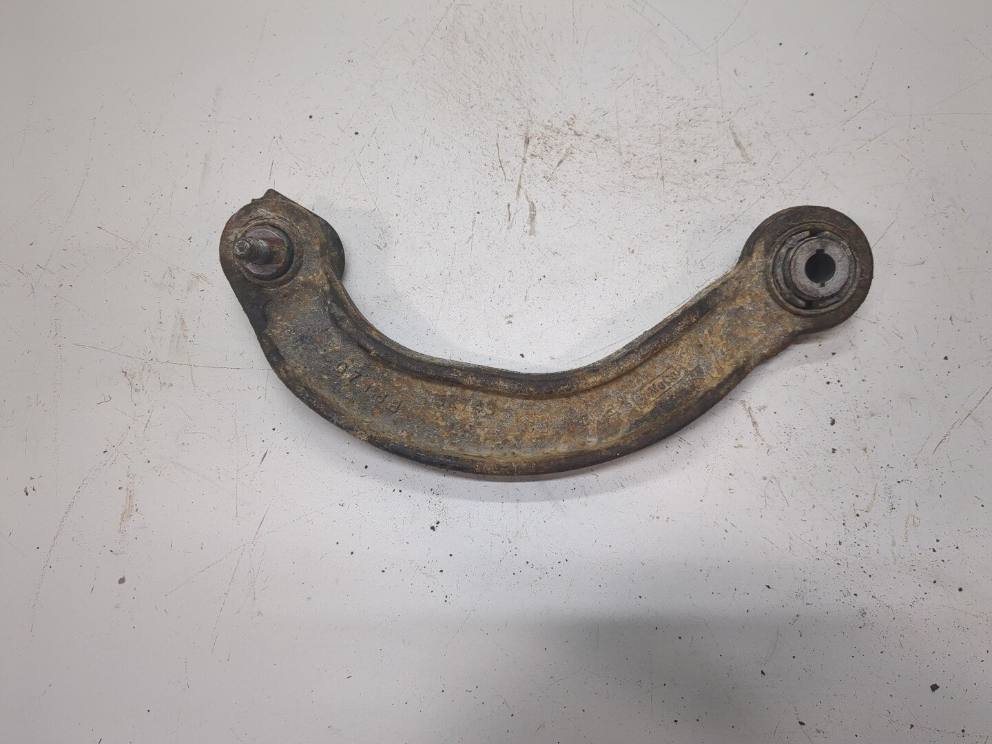 Рычаг передний