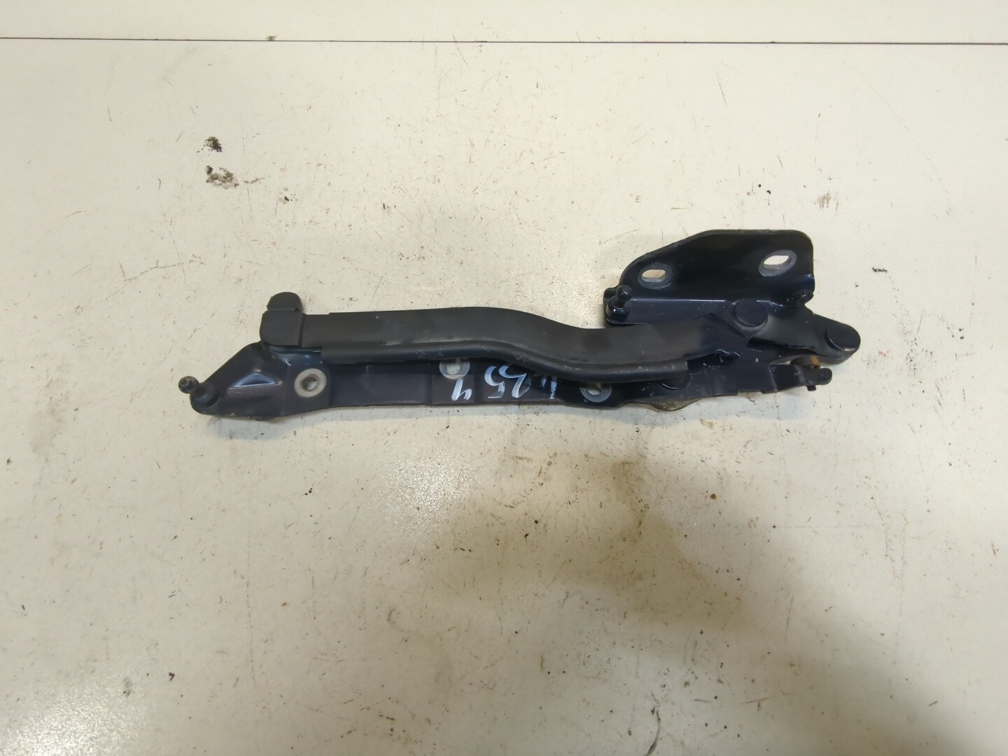 Петля капота правая