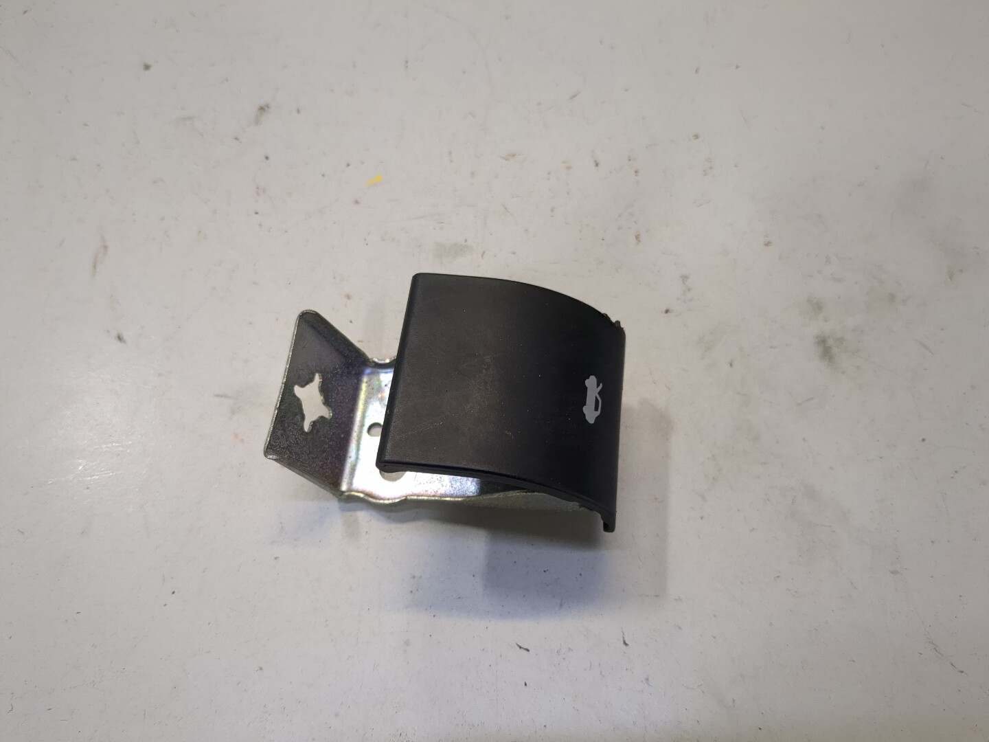 Ручка открывания капота