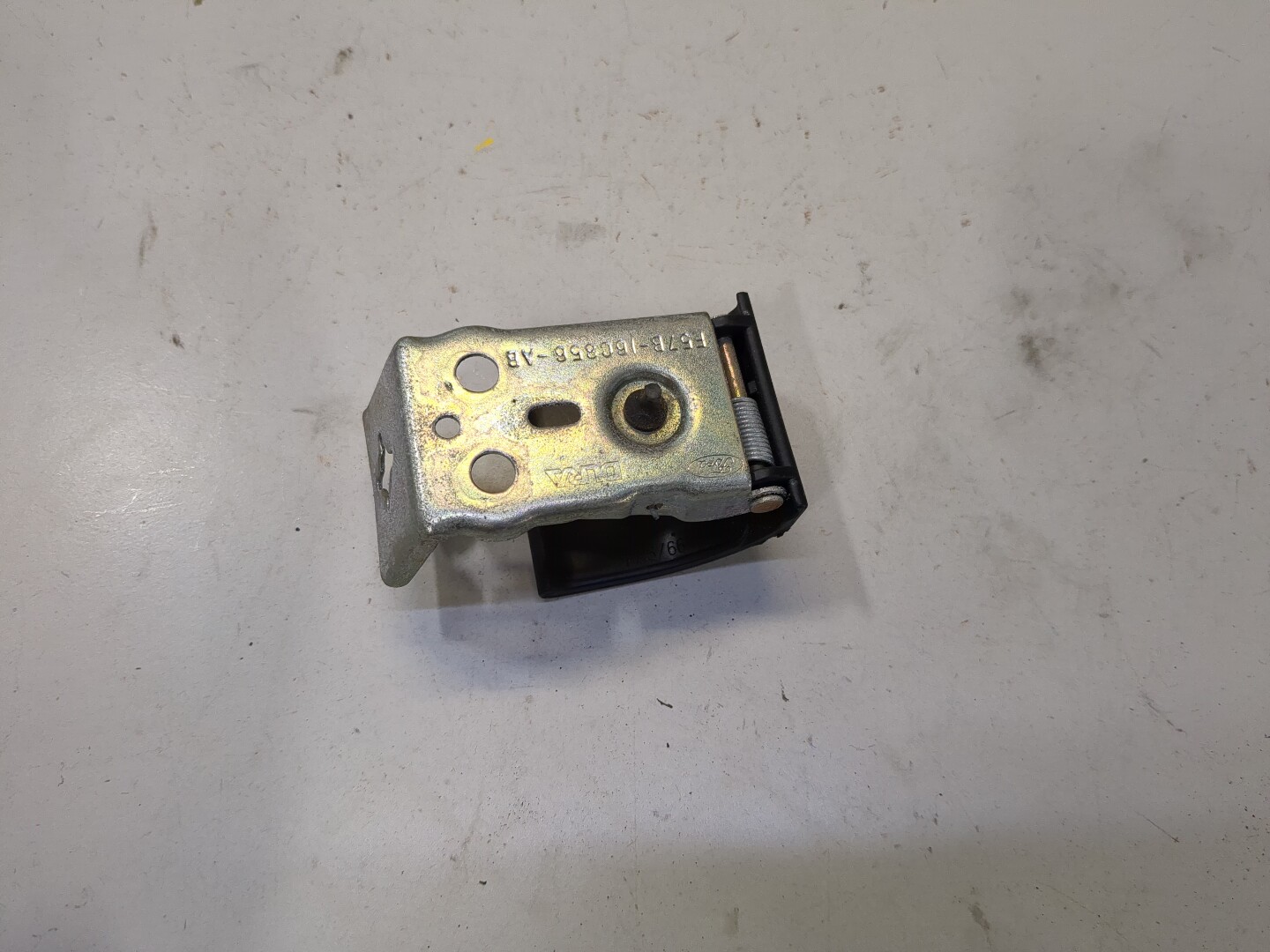 Ручка открывания капота