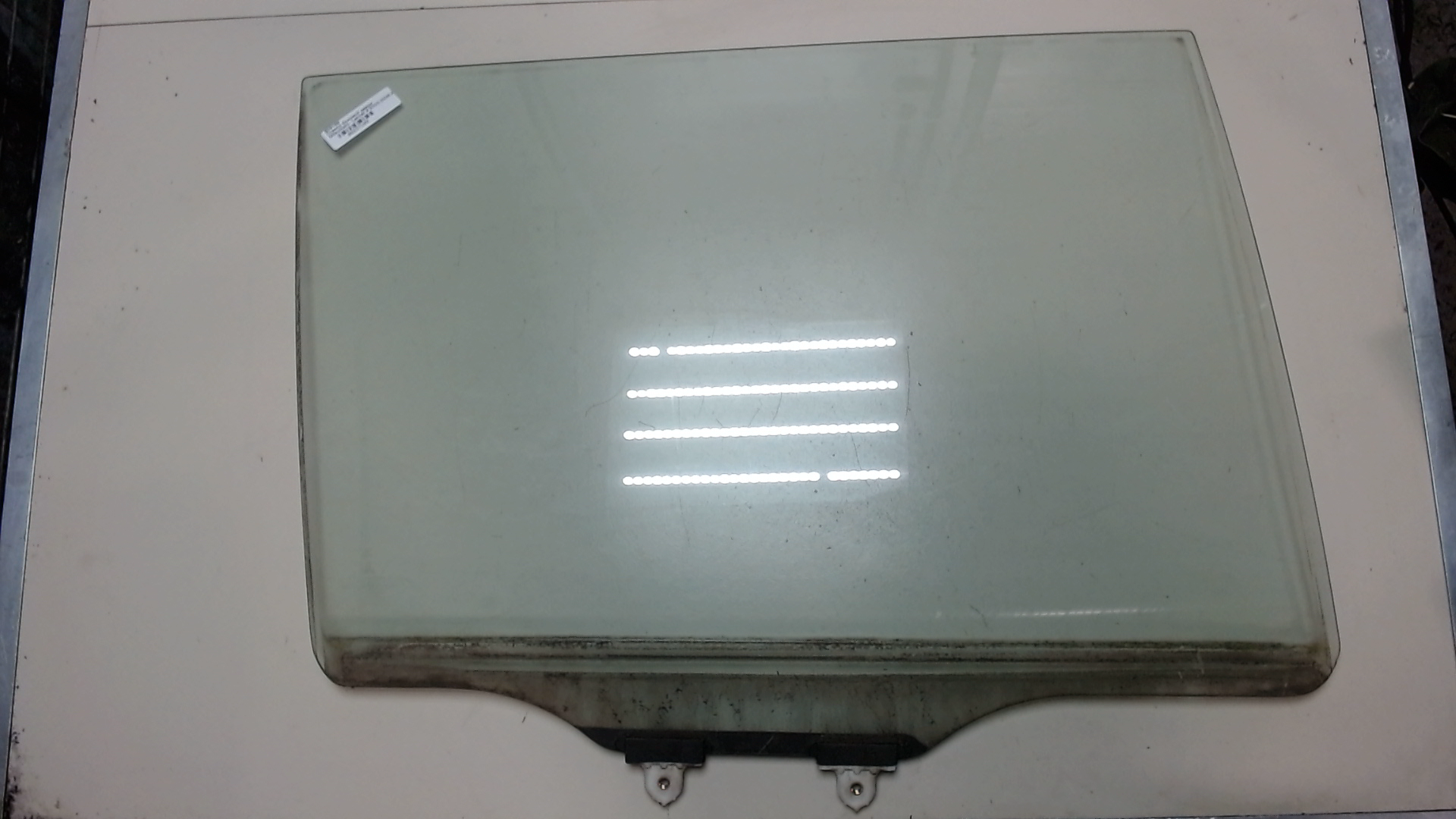 Стекло двери задней правой