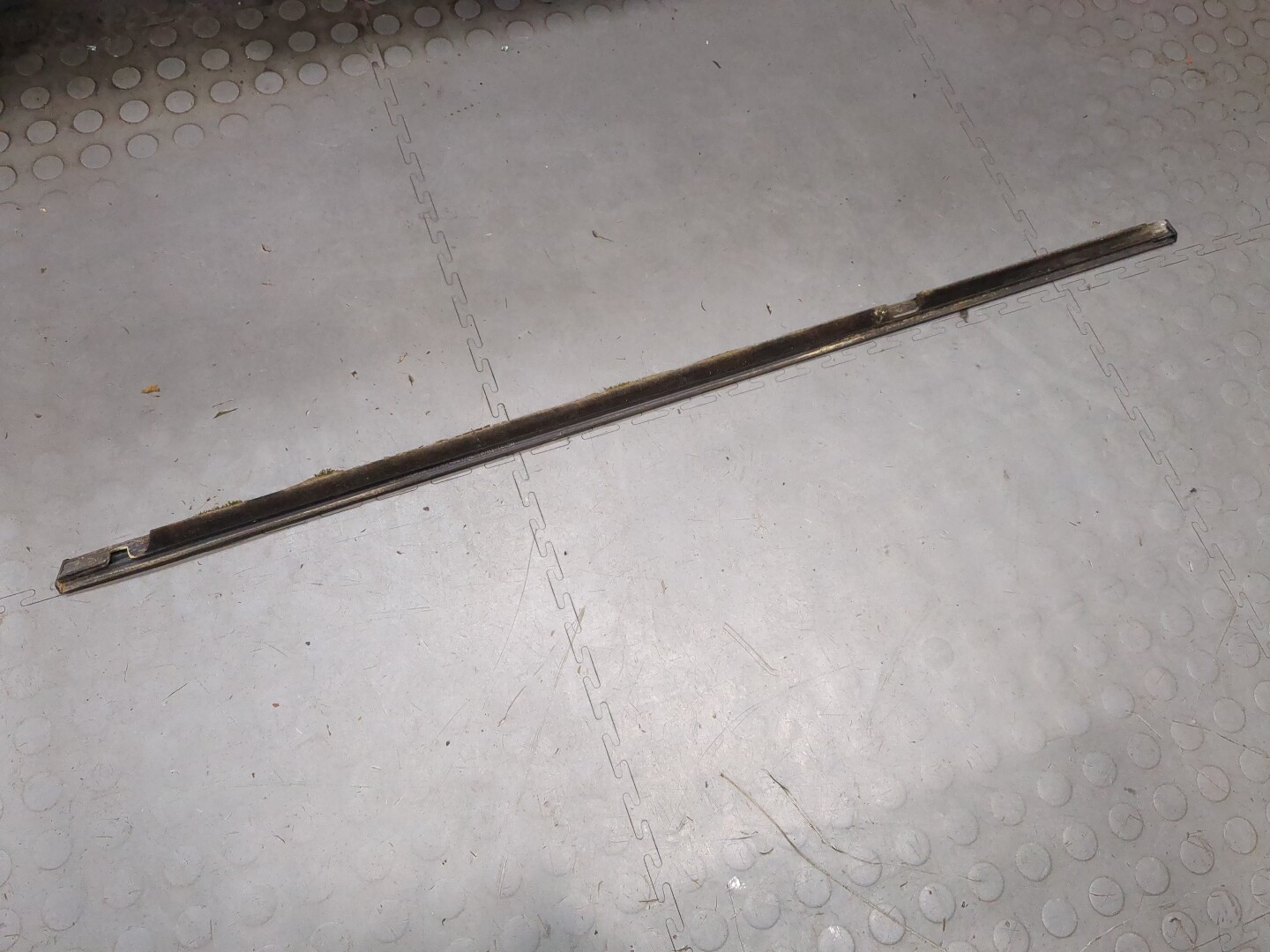 Накладка стекла заднего правого