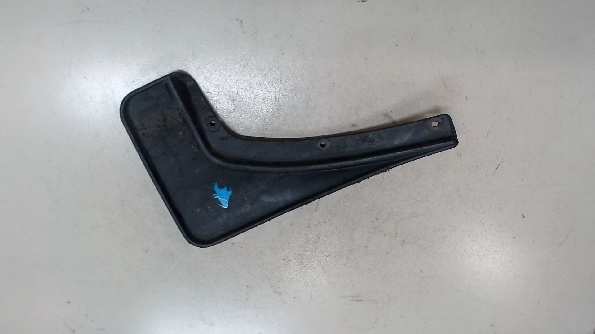 Брызговик задний левый