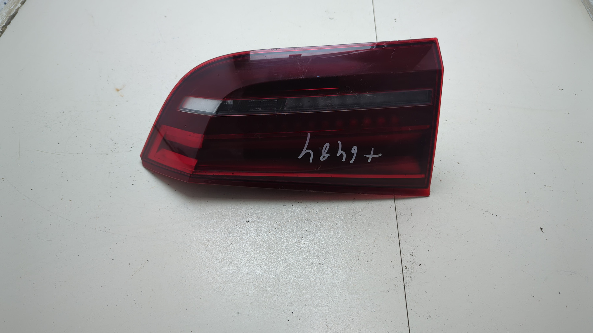 Фонарь задний внутренний левый