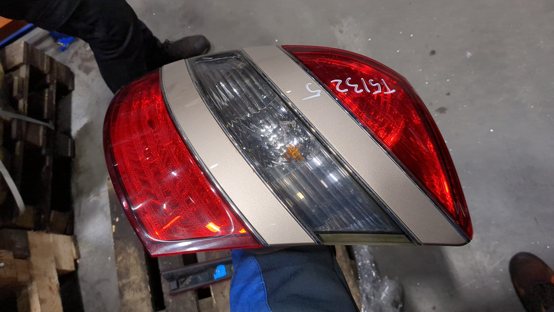 Фонарь задний правый