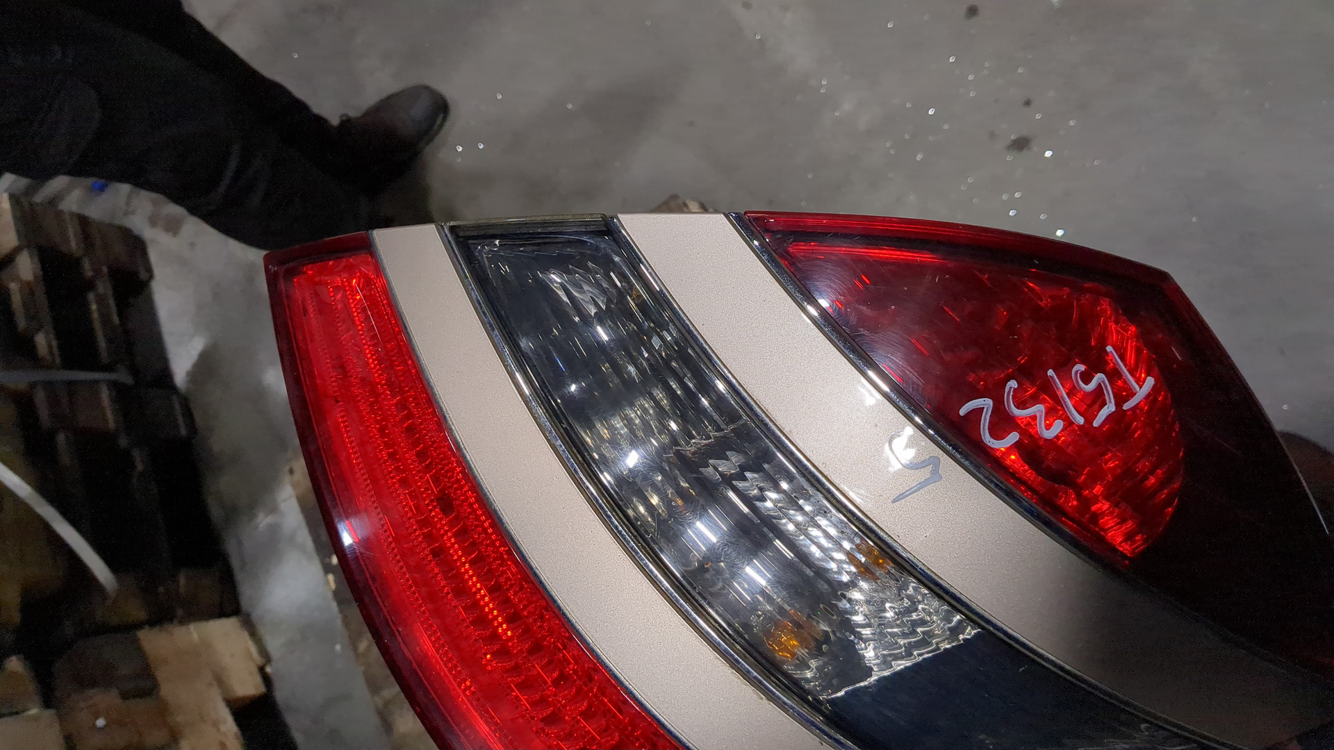 Фонарь задний правый