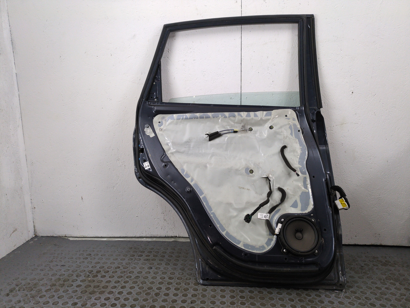 Дверь задняя левая