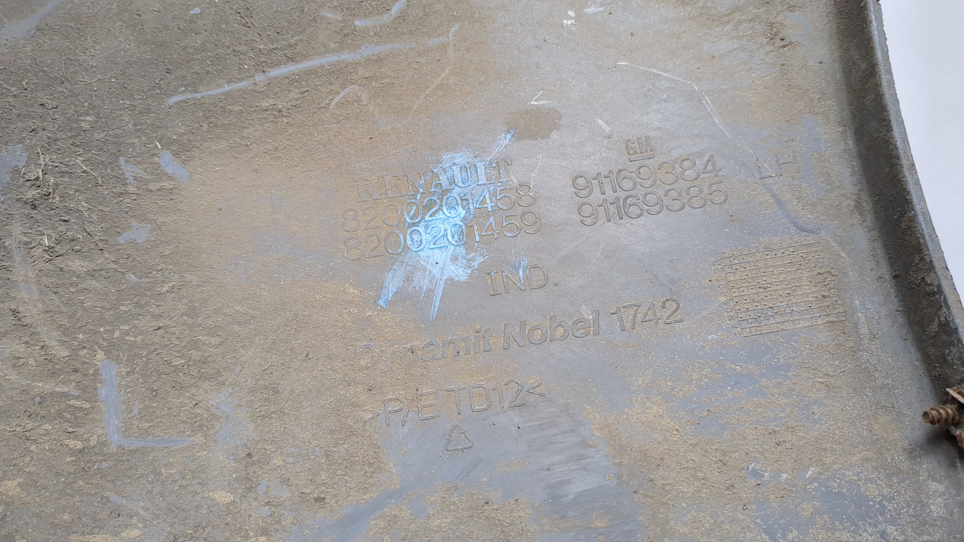 Накладка заднего бампера левая