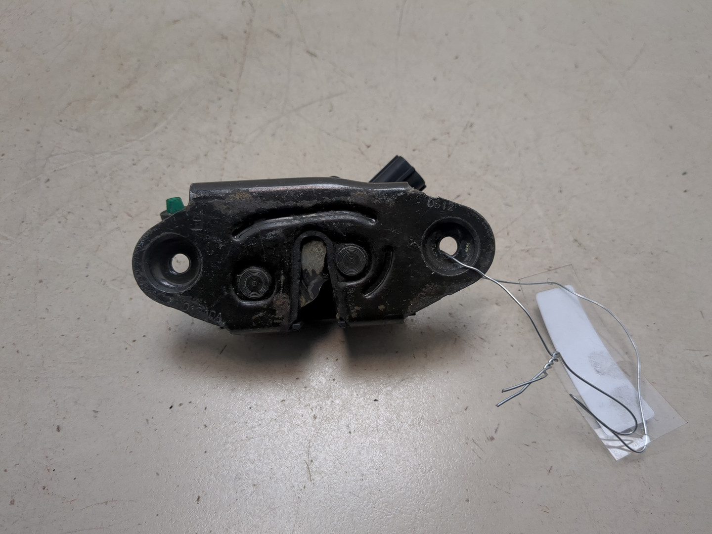 Замок багажника