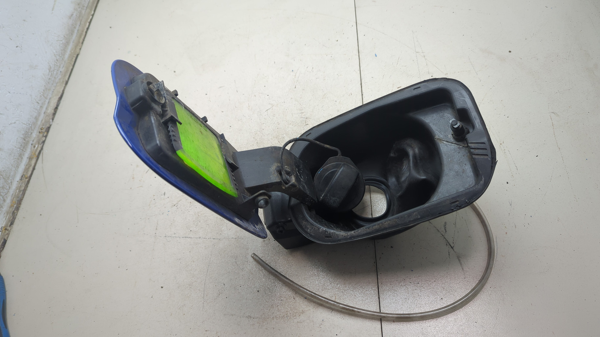 Лючок бензобака