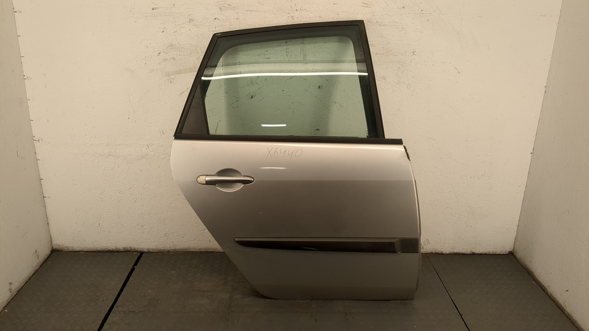 Дверь задняя правая