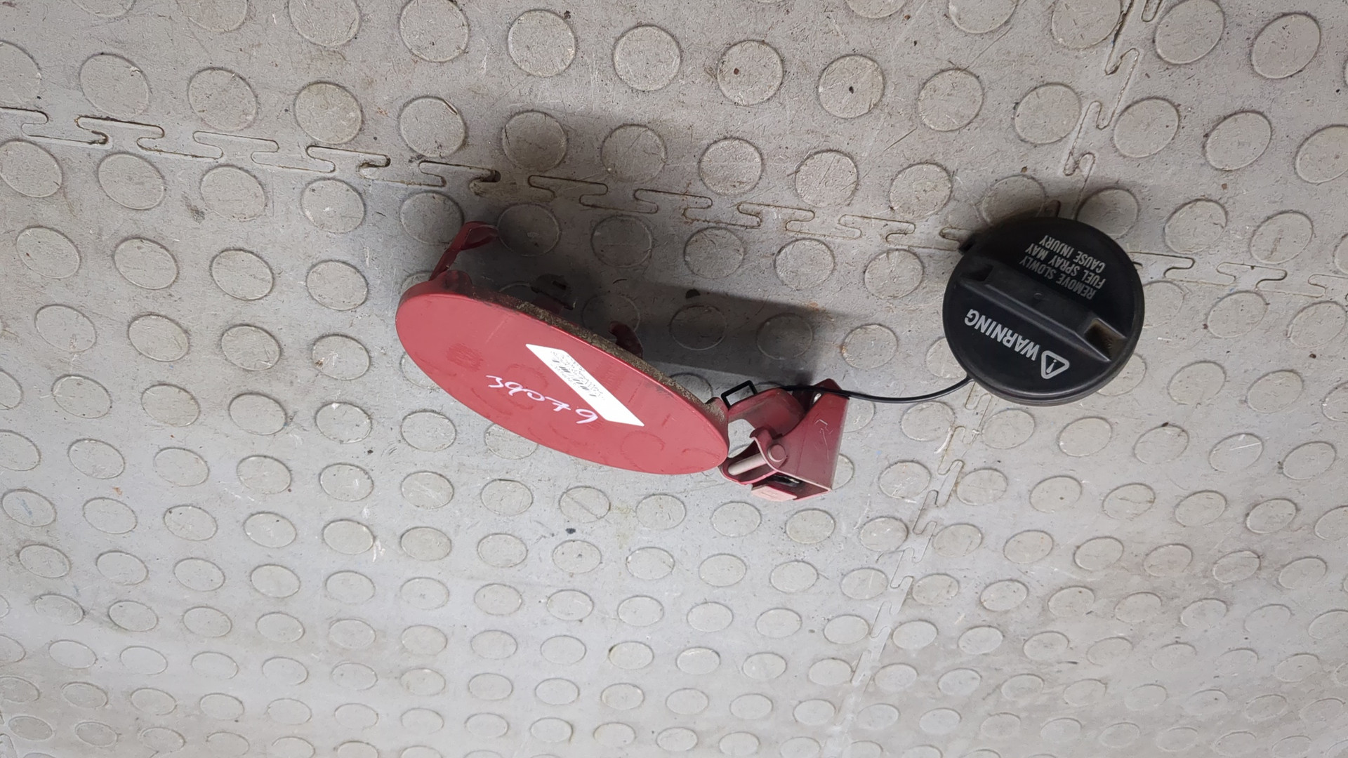 Лючок бензобака