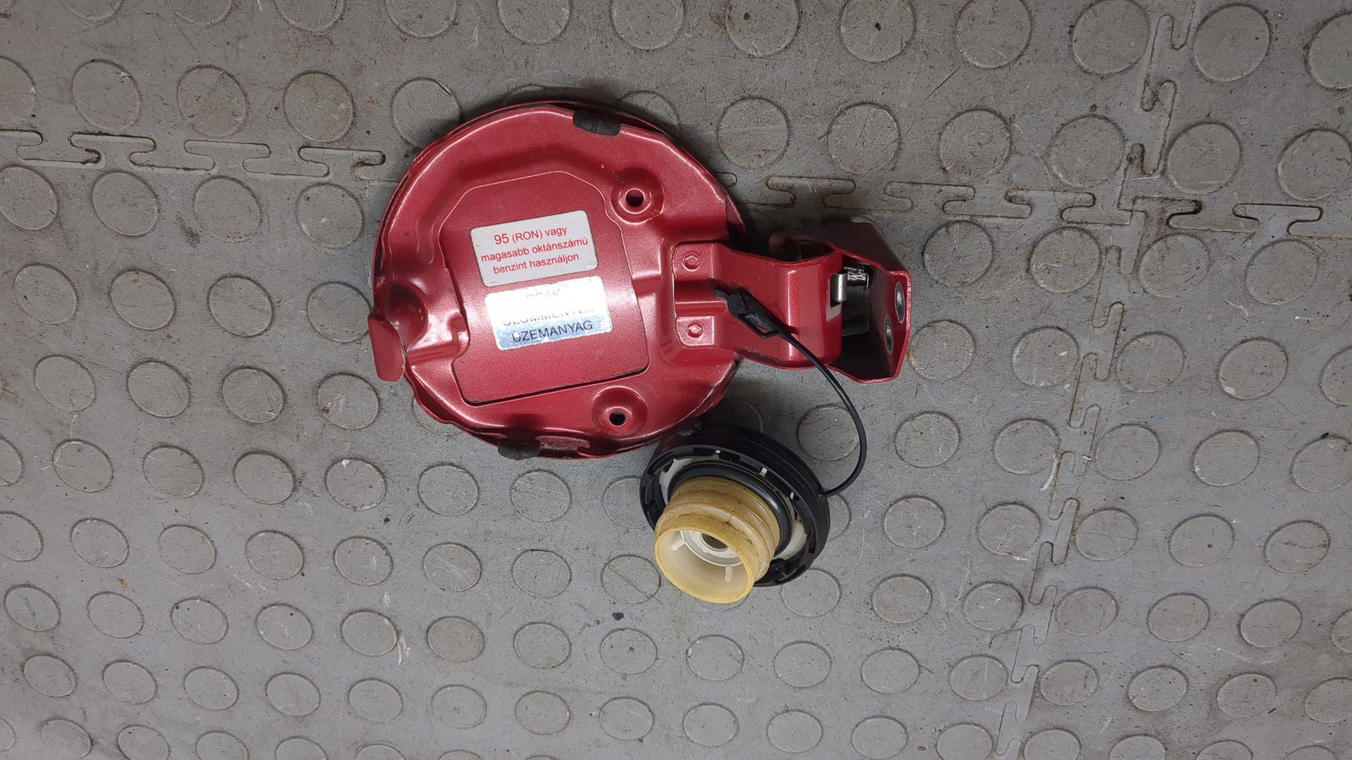 Лючок бензобака