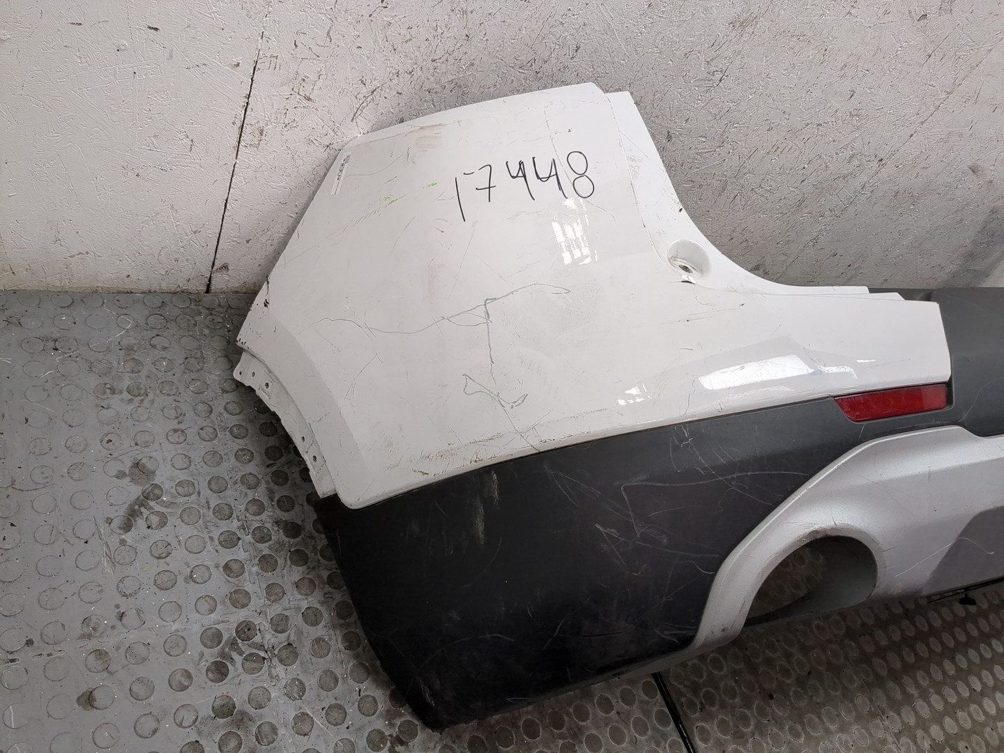 Бампер задний