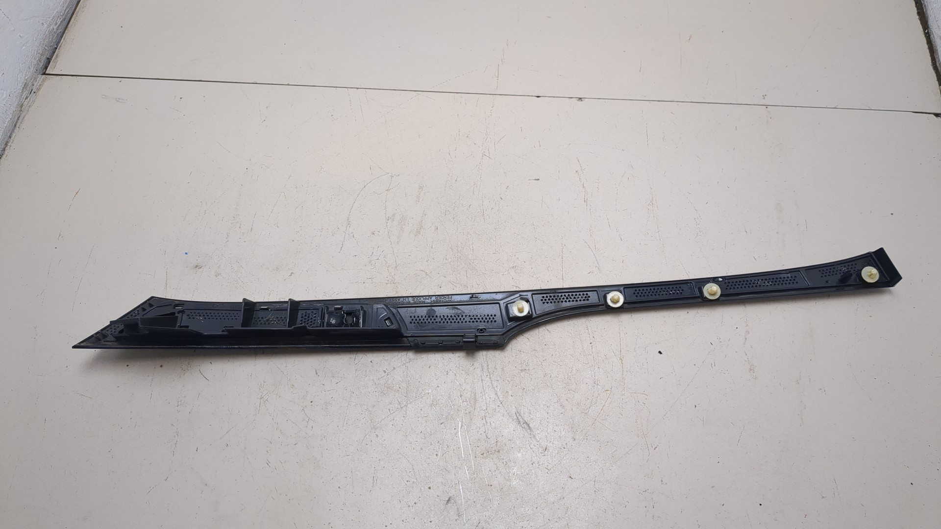 Накладка переднего крыла левого