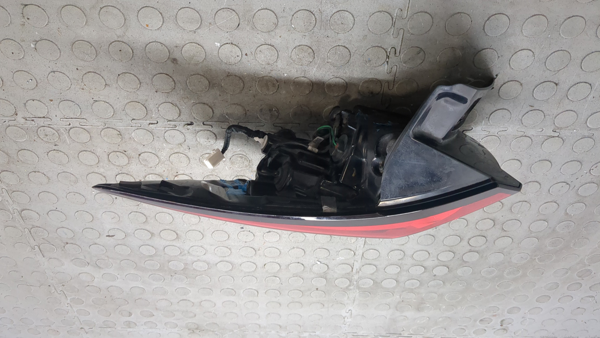 Фонарь задний левый