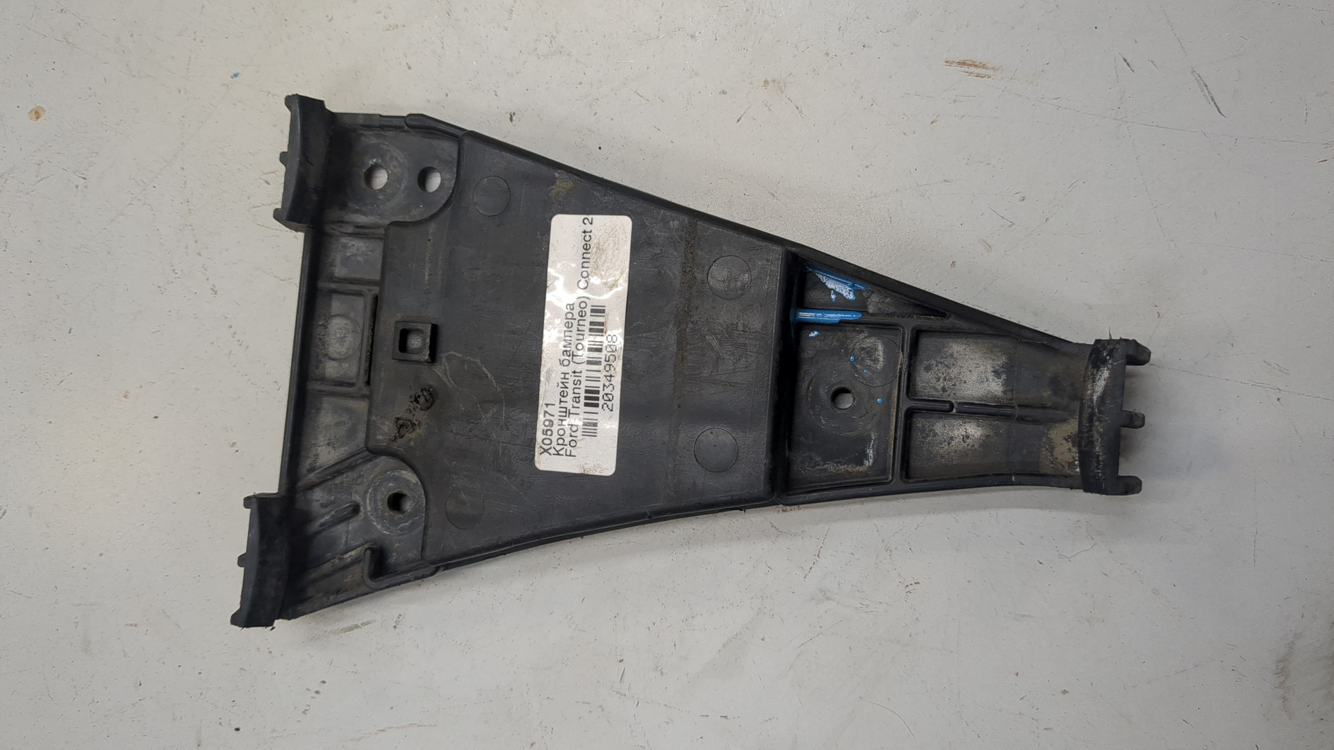 Кронштейн переднего бампера правый