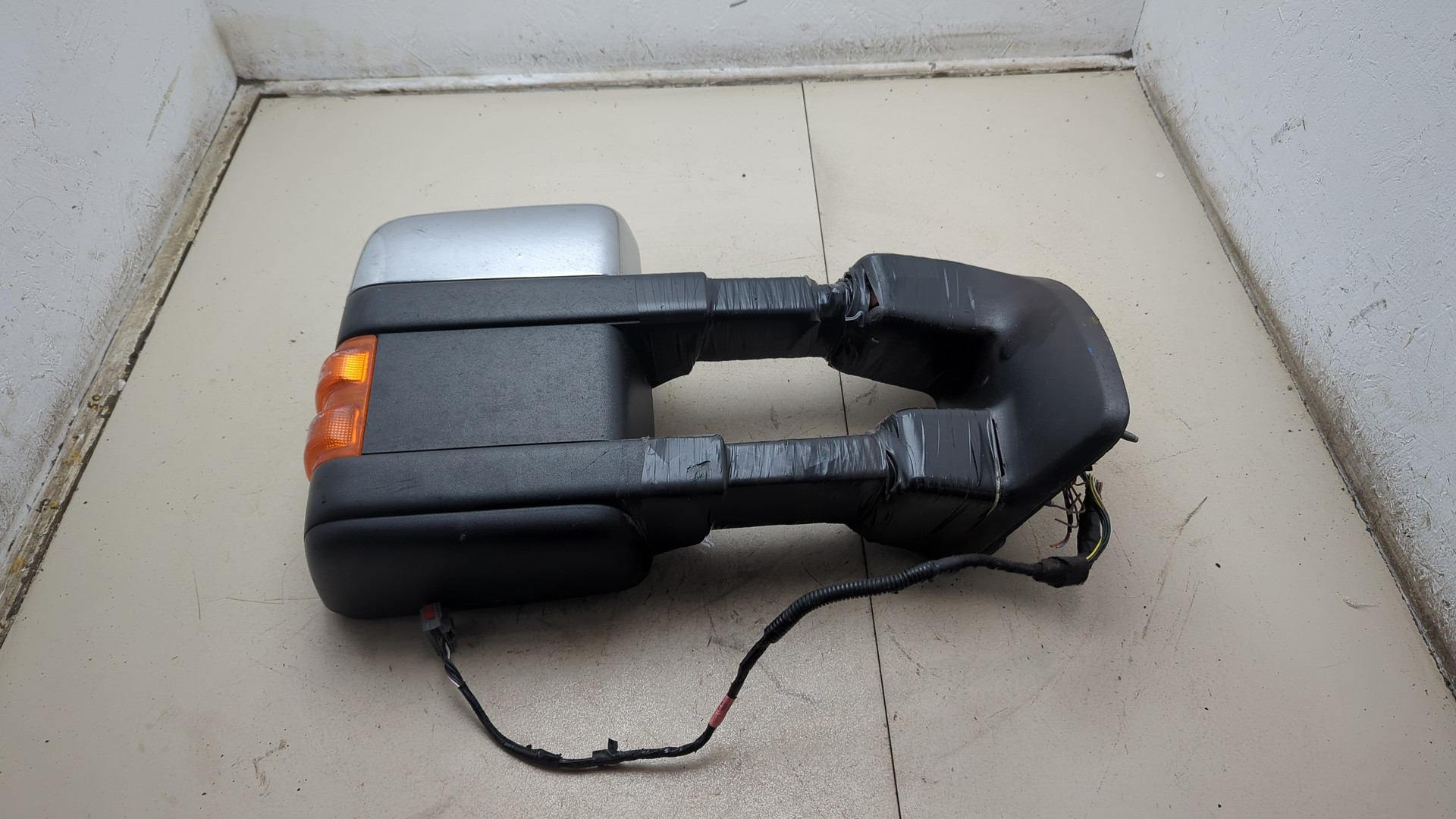 Зеркало правое электрическое