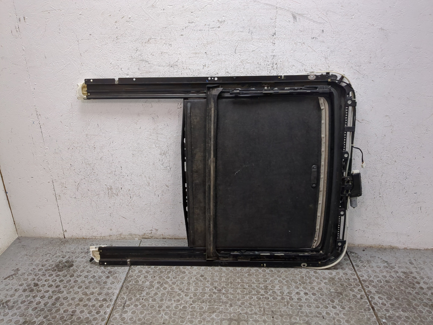 Люк в сборе электрический