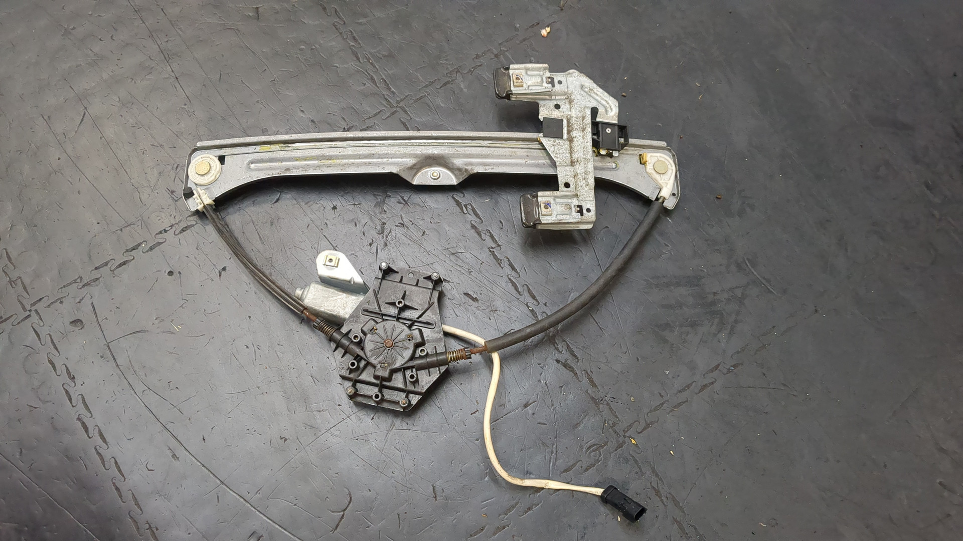 Стеклоподъемник электр. передний левый