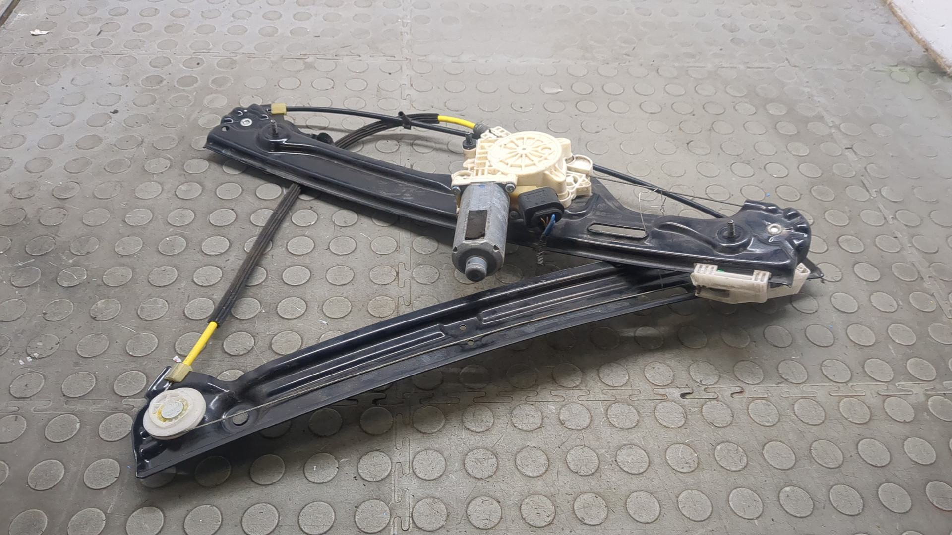 Стеклоподъемник электр. передний правый