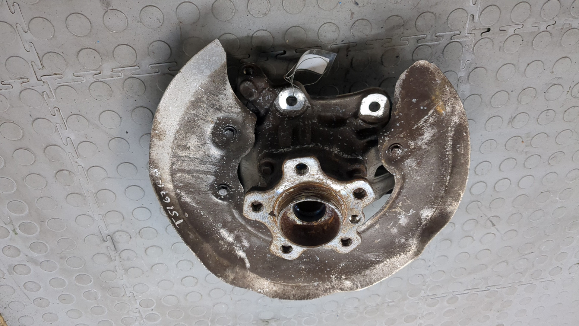 Кулак поворотный задний правый