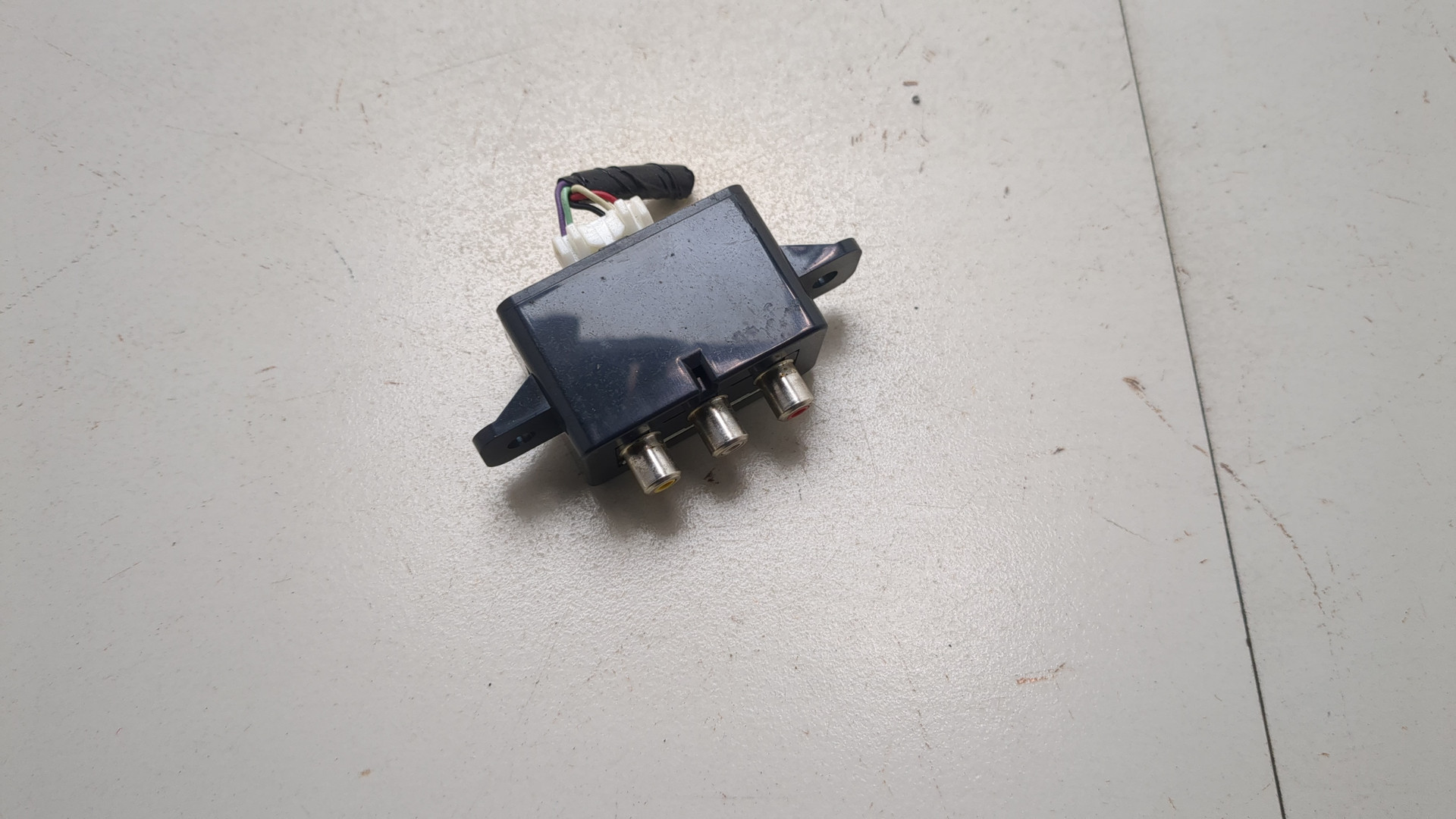 Гнездо AUX / USB IN
