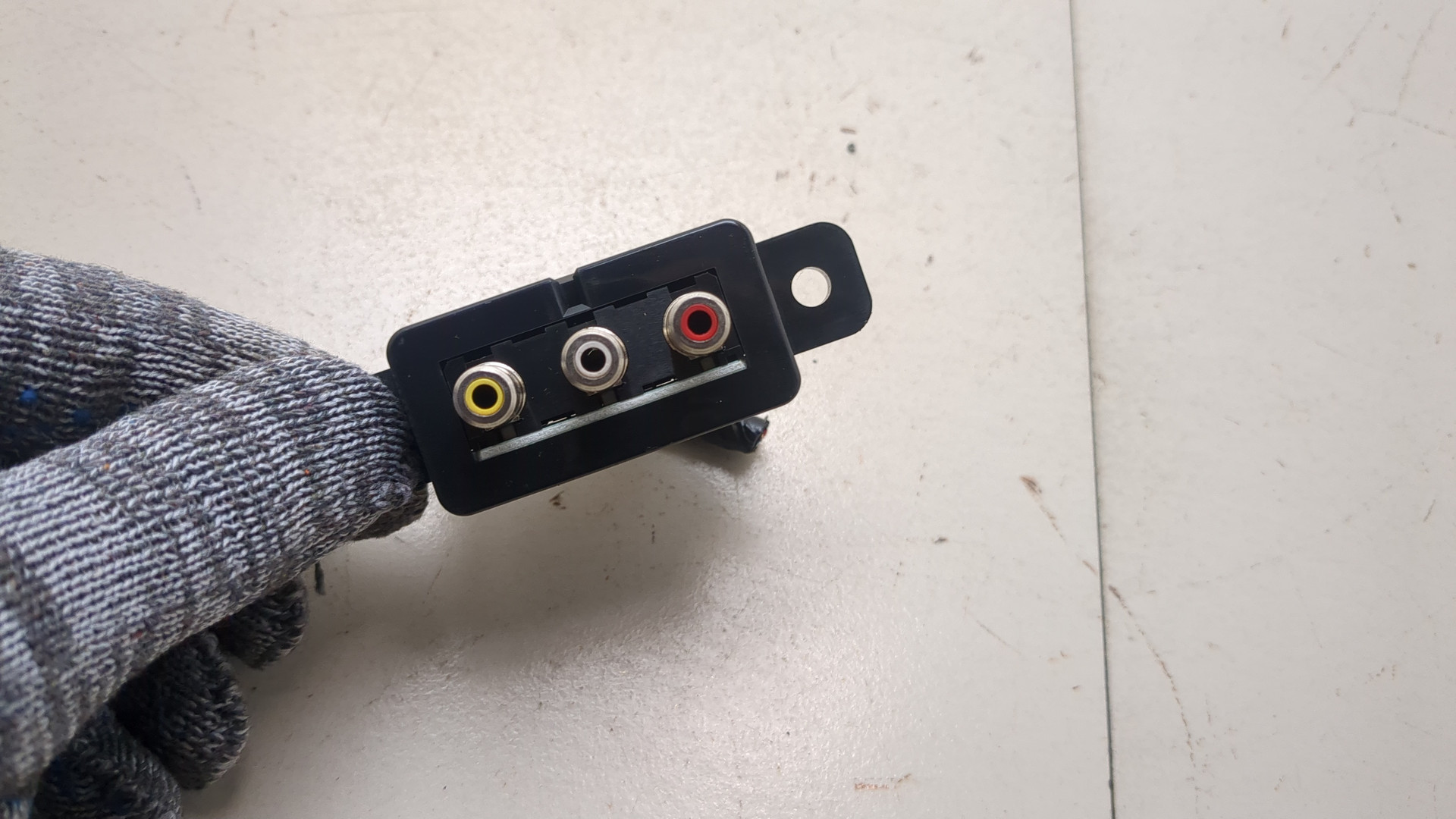 Гнездо AUX / USB IN