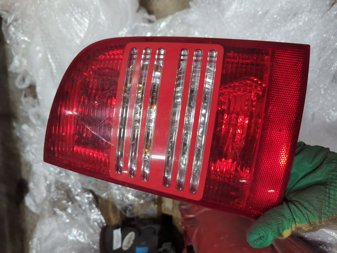 Фонарь задний правый