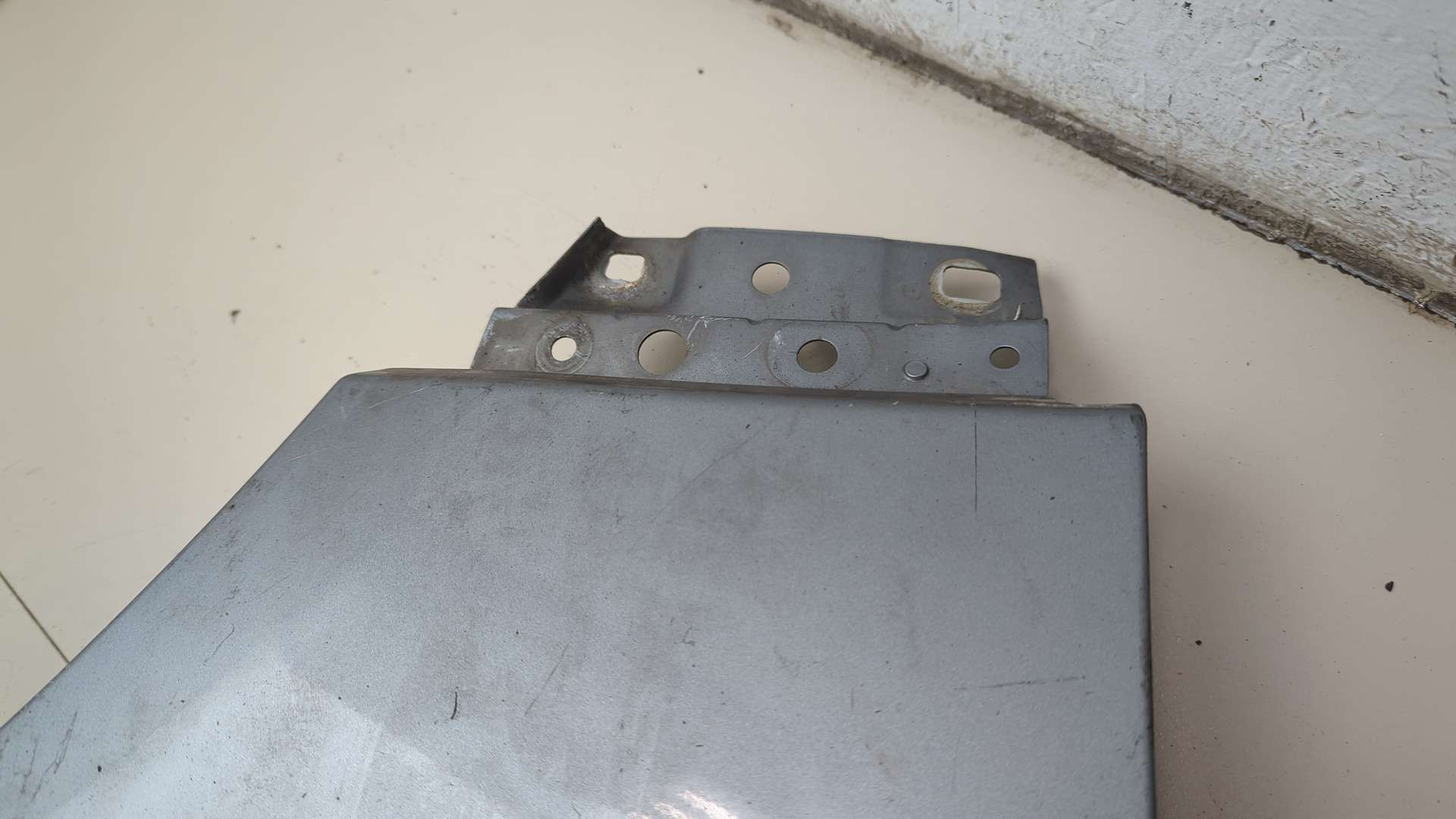 Крыло переднее правое