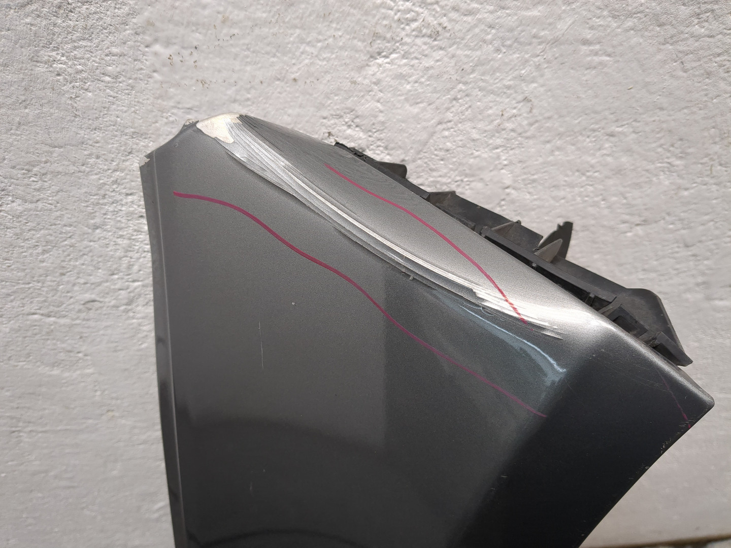 Крыло переднее правое