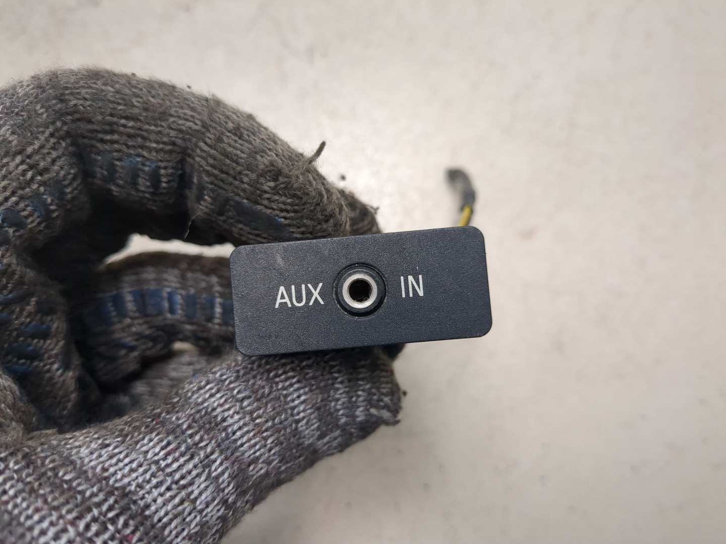 Гнездо AUX / USB IN