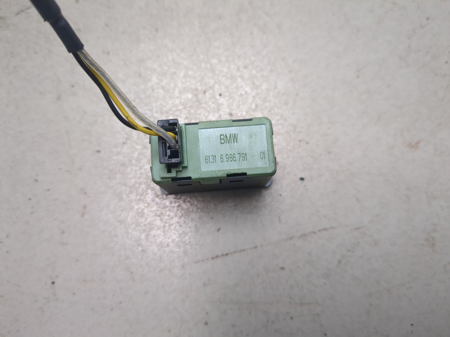 Гнездо AUX / USB IN