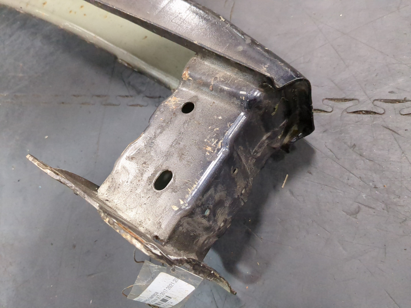 Усилитель заднего бампера